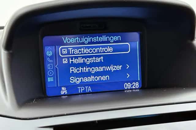 Ford Fiesta (2014) thumbnail 10