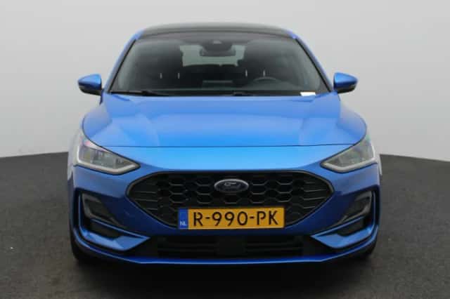 Ford Focus (2022) thumbnail 3