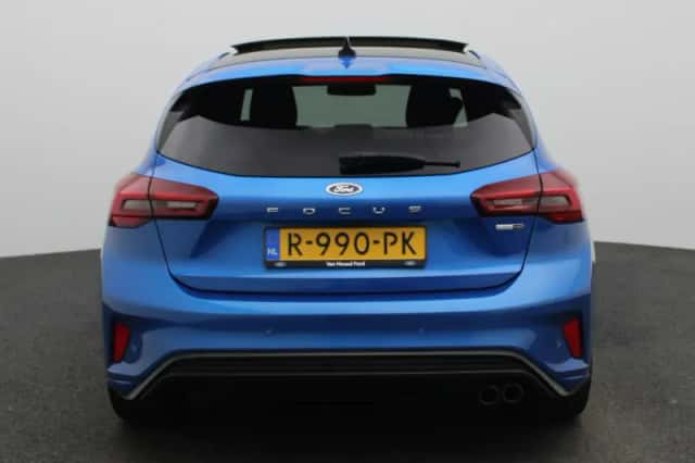 Ford Focus (2022) thumbnail 5