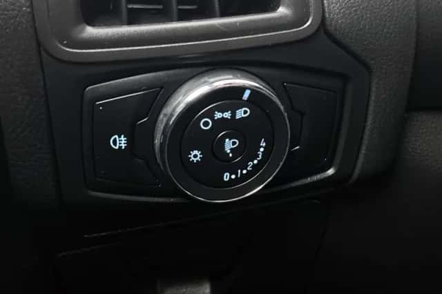 Ford Focus (2013) thumbnail 16