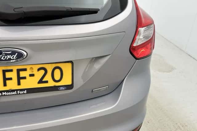 Ford Focus (2013) thumbnail 24