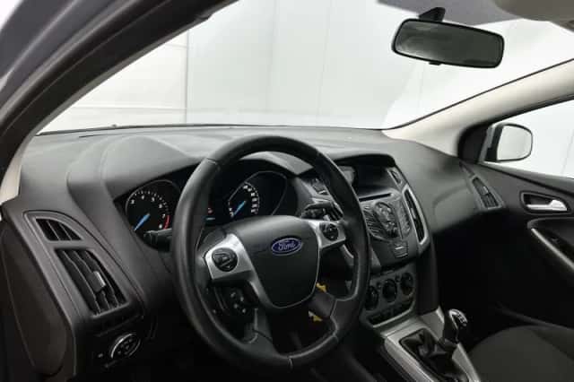 Ford Focus (2013) thumbnail 9