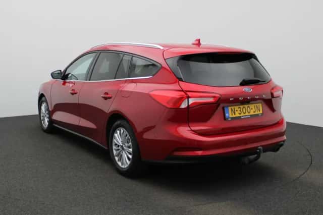 Ford Focus (2021) thumbnail 2