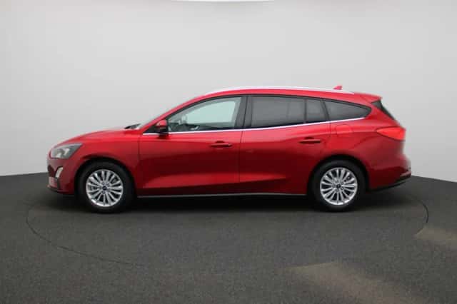 Ford Focus (2021) thumbnail 4