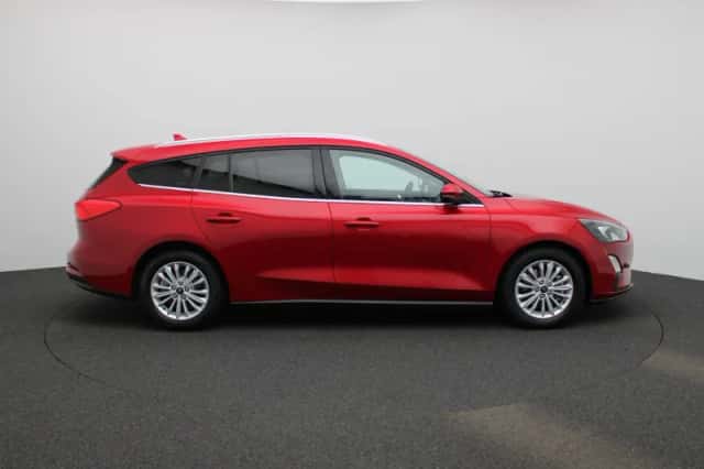Ford Focus (2021) thumbnail 6