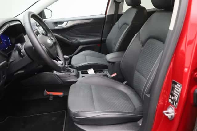 Ford Focus (2021) thumbnail 8