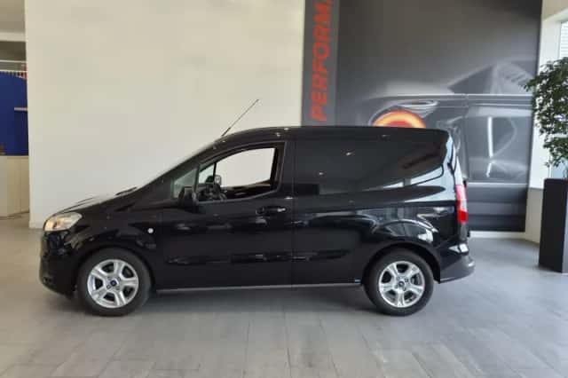 Ford Transit Courier (2023) thumbnail 2
