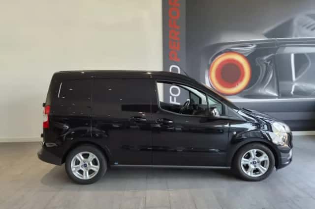 Ford Transit Courier (2023) thumbnail 6