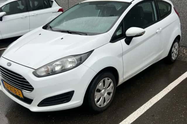 Ford Fiesta (2013) thumbnail 1