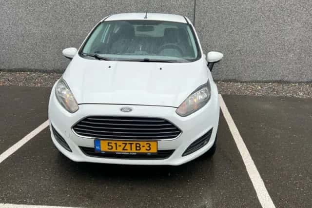 Ford Fiesta (2013) thumbnail 2