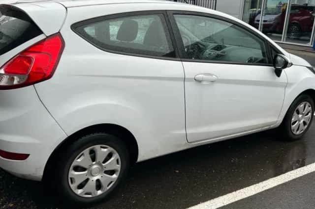 Ford Fiesta (2013) thumbnail 4