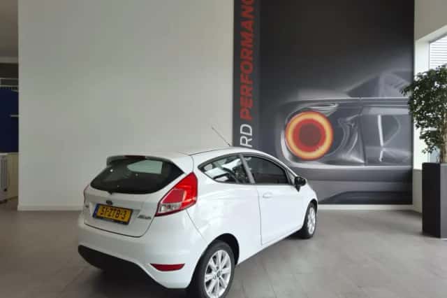 Ford Fiesta (2013) thumbnail 5