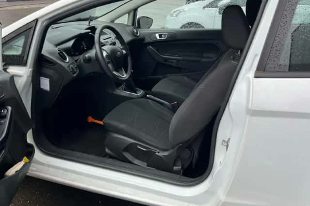 Ford Fiesta (2013) thumbnail 6
