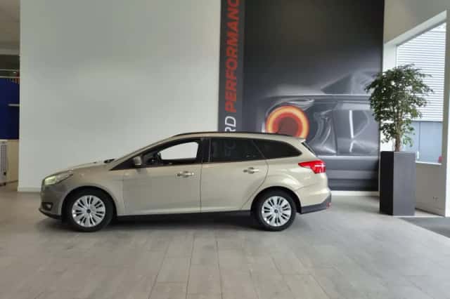 Ford Focus (2017) thumbnail 3