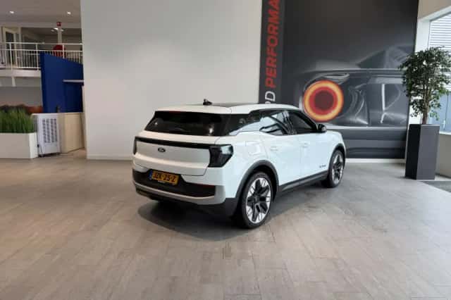 Ford Explorer (2026) thumbnail 6
