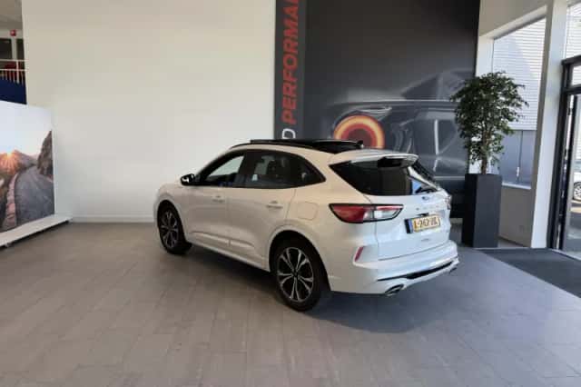 Ford Kuga (2021) thumbnail 3