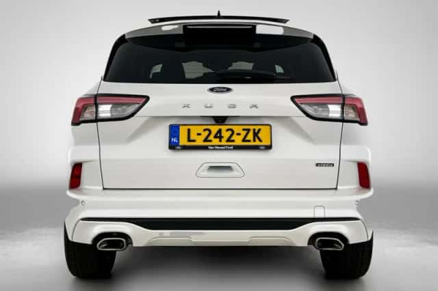 Ford Kuga (2021) thumbnail 3