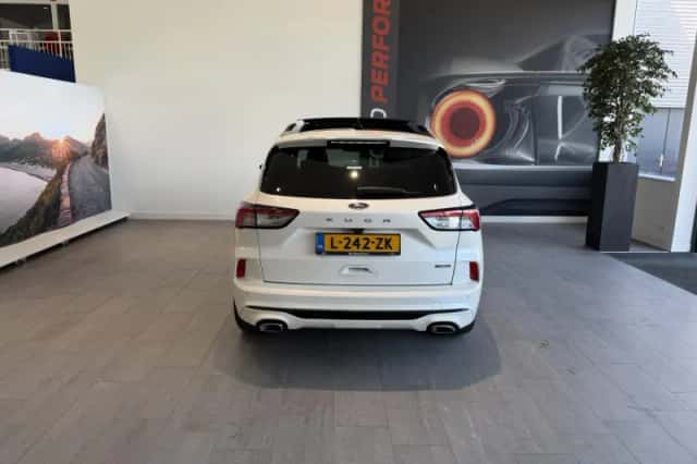 Ford Kuga (2021) thumbnail 4