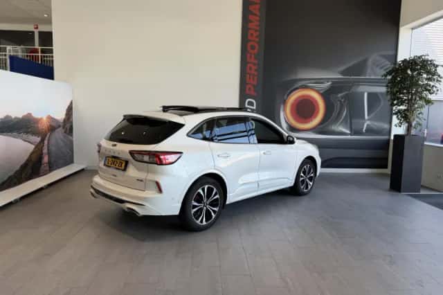 Ford Kuga (2021) thumbnail 5