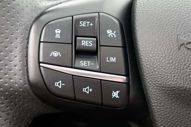 Ford Kuga (2021) thumbnail 6