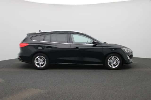 Ford Focus (2021) thumbnail 6