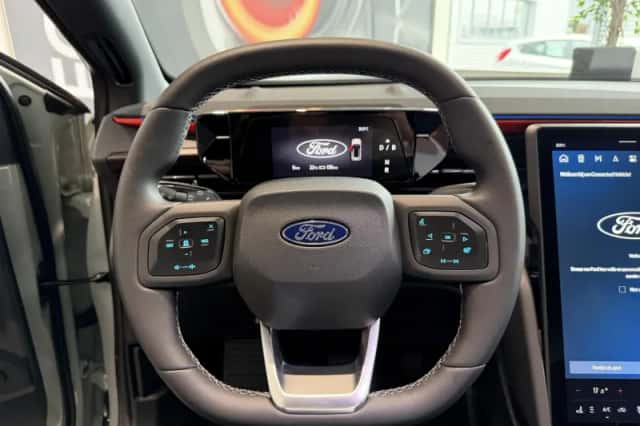 Ford Explorer (2026) thumbnail 5