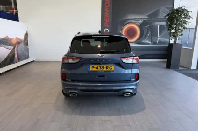 Ford Kuga (2022) thumbnail 4