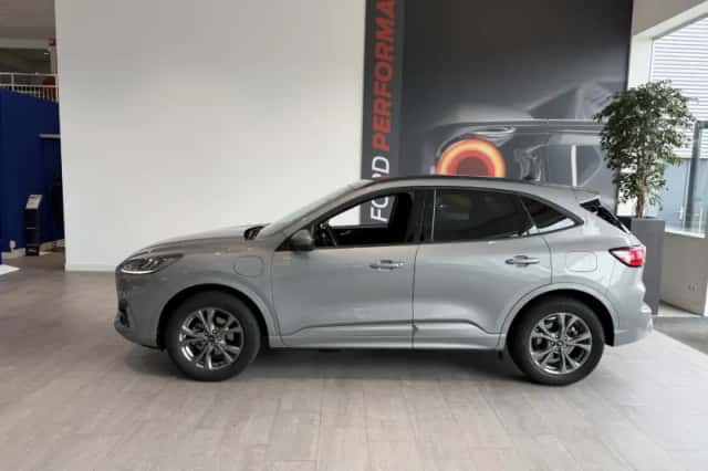Ford Kuga (2023) thumbnail 2