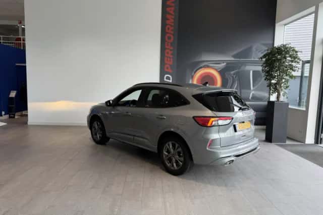 Ford Kuga (2023) thumbnail 3
