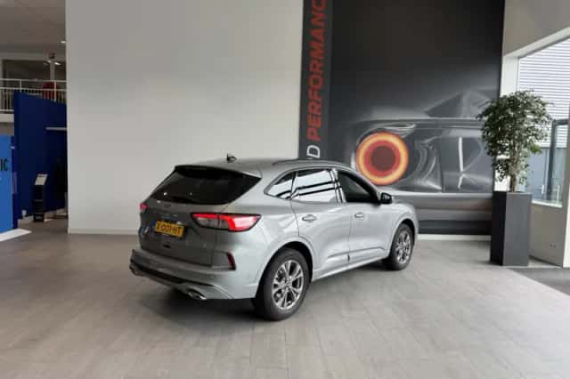 Ford Kuga (2023) thumbnail 5