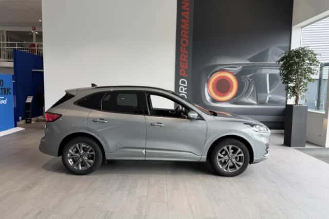 Ford Kuga (2023) thumbnail 6