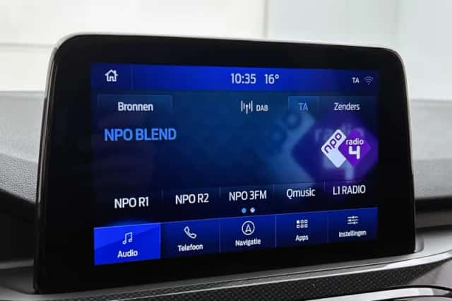 Ford Kuga (2023) thumbnail 6