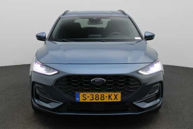 Ford Focus (2023) thumbnail 3