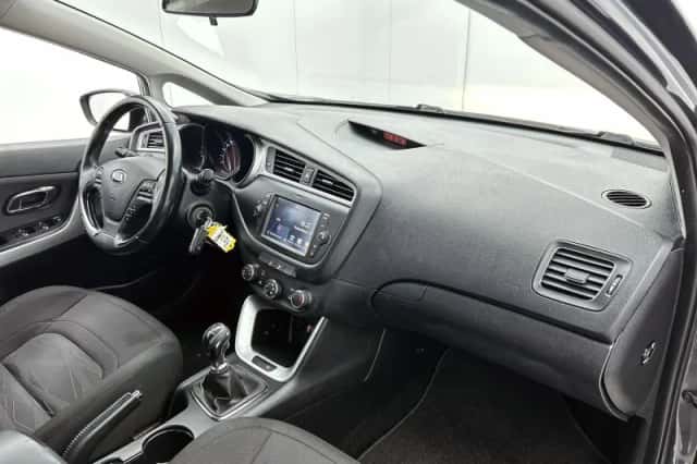 Kia Cee'd (2017) thumbnail 21