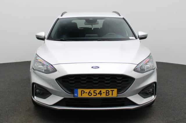 Ford Focus (2022) thumbnail 3