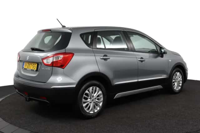Suzuki S-Cross (2015) thumbnail 3
