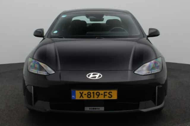 Hyundai Ioniq 6 (2023) thumbnail 4