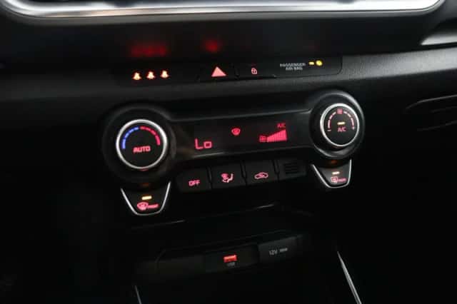 Kia Stonic (2021) thumbnail 6
