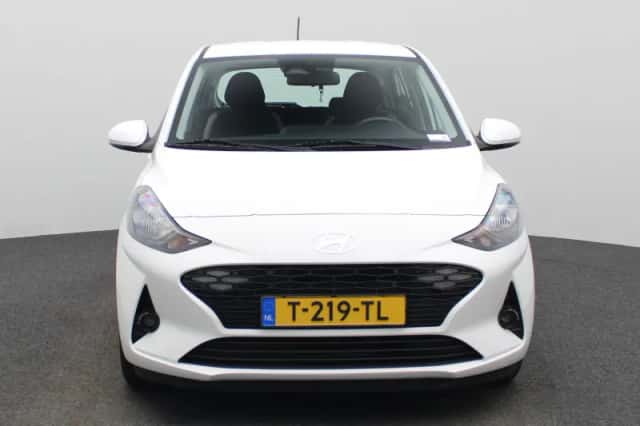Hyundai i10 (2023) thumbnail 3