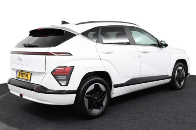 Hyundai Kona (2024) thumbnail 3