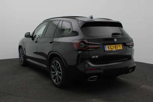 BMW X3 (2023) thumbnail 3