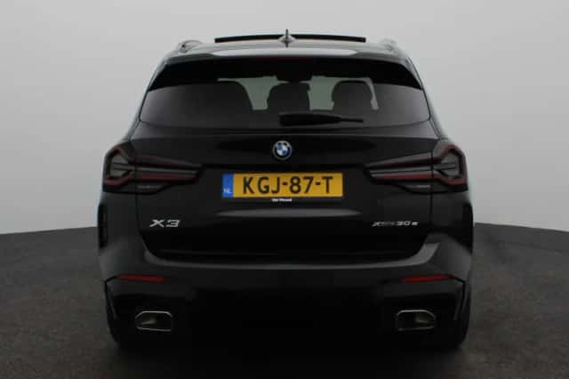BMW X3 (2023) thumbnail 6