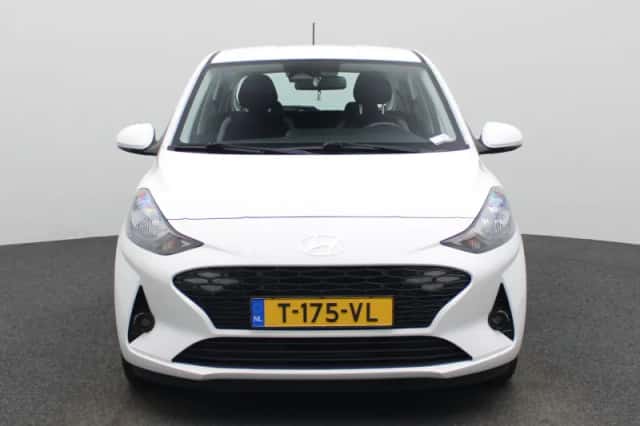 Hyundai i10 (2023) thumbnail 3
