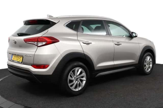 Hyundai Tucson (2016) thumbnail 3