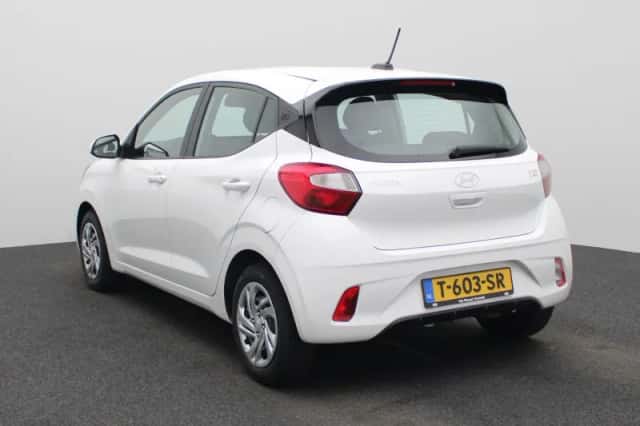 Hyundai i10 (2023) thumbnail 2