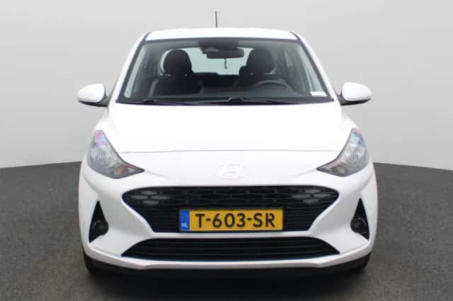 Hyundai i10 (2023) thumbnail 3