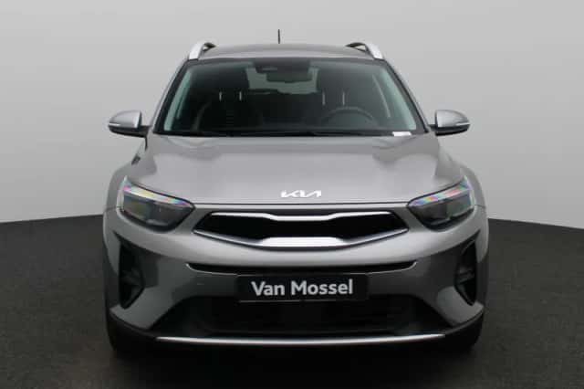 Kia Stonic (2024) thumbnail 3