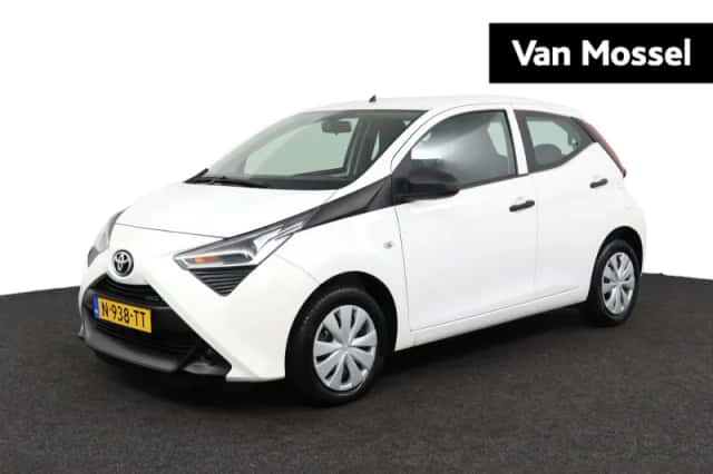 Toyota Aygo (2022) thumbnail 1