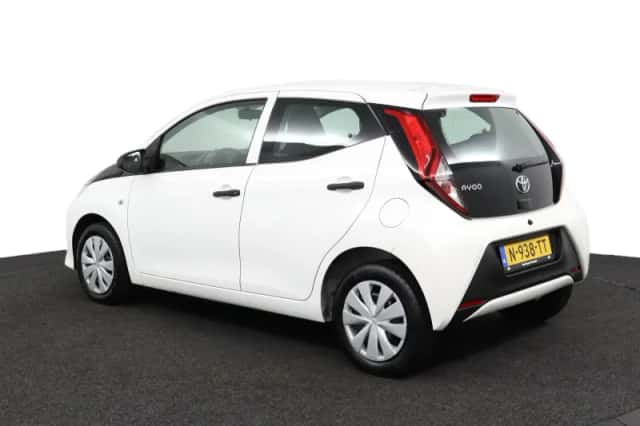 Toyota Aygo (2022) thumbnail 3