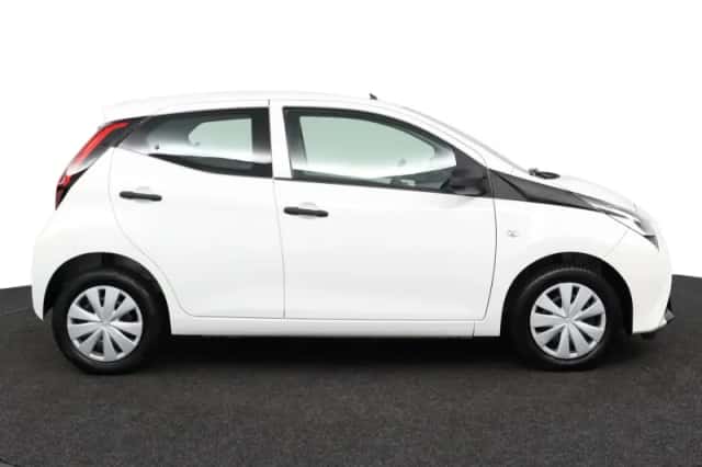 Toyota Aygo (2022) thumbnail 4
